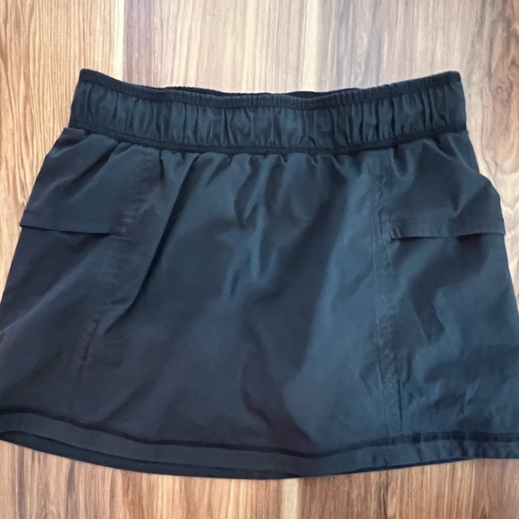 Lululemon Black Skirt. Size 4 - Picture 2 of 4